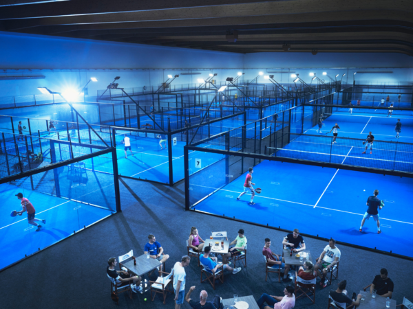 INFOSCREEN Padel-Quest - Die ultimative Team-Challenge mit Sportlegenden und Pro-Coaches